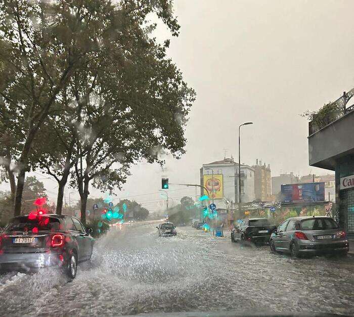 Maltempo, a Milano il Seveso raggiunge la soglia di attenzione