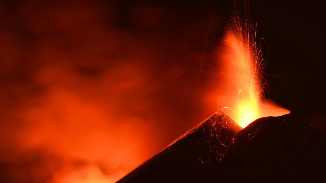 Etna: Ingv, fontane di lava e colate dal cratere di Sud-Est