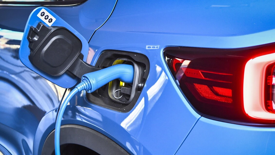 Arrivano sull'A24 e A25 le ricariche auto ultra rapide