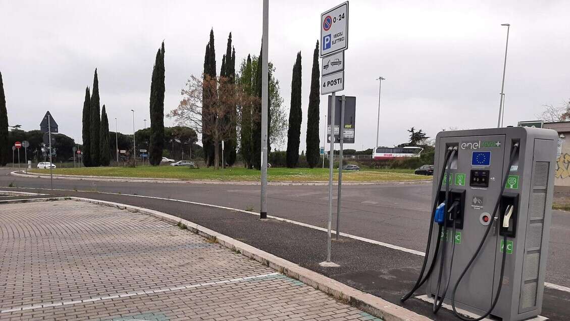 In Italia 64.400 punti di ricarica per e-car, bene in Europa