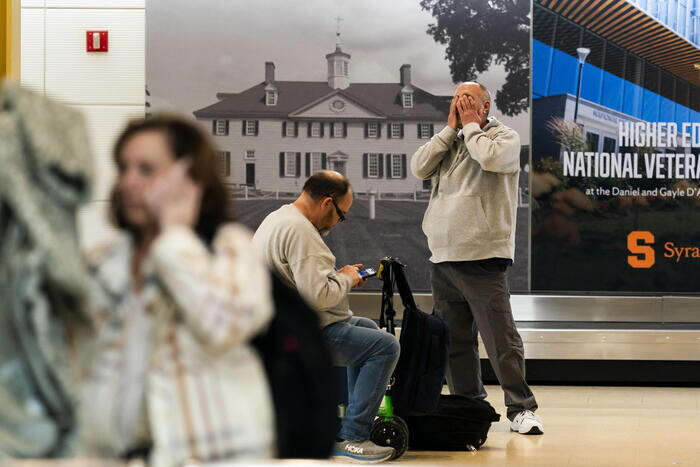 Silenzio e tristezza all'aeroporto Ronald Reagan dopo l'incidente