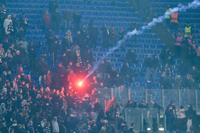 Incidenti in Roma-Eintracht, chiusa 1 turno parte di Curva Nord