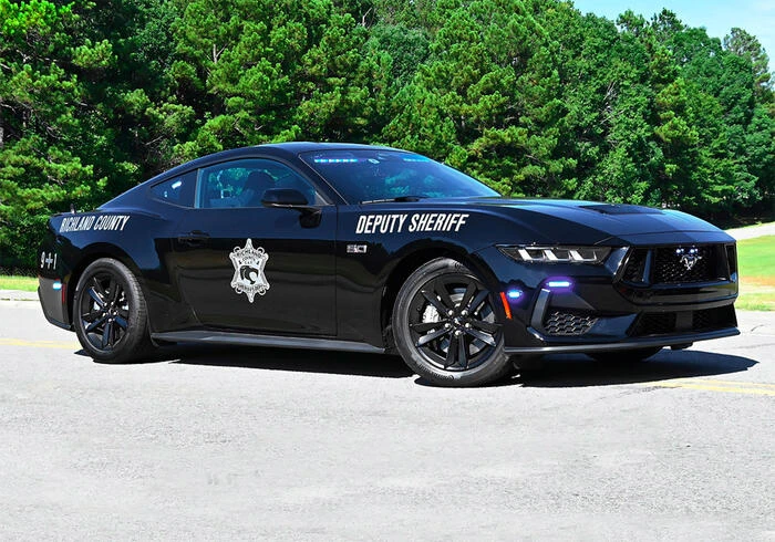 Usa, sceriffo contea Richland viaggia su potenti Mustang GT