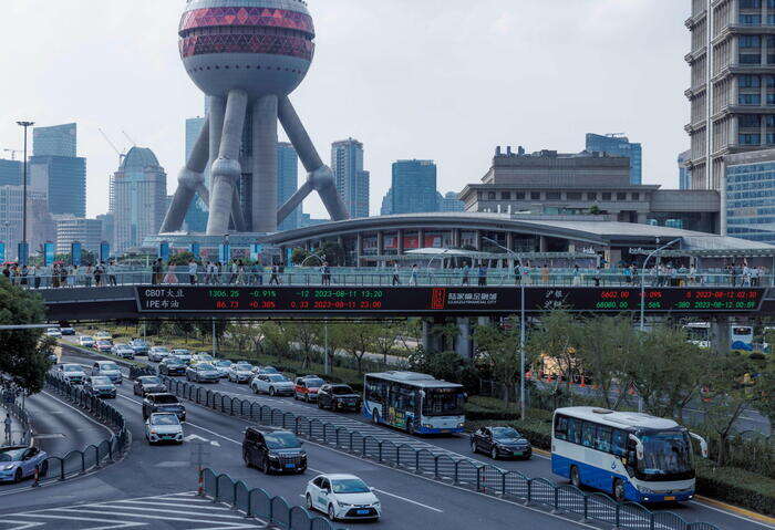 Borsa: Asia debole, Cina taglia tassi ma non basta, Tokyo -1,16%