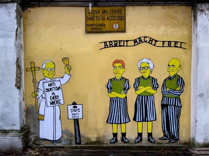 Papa Francesco contro l'antisemitismo nel murale di Palombo