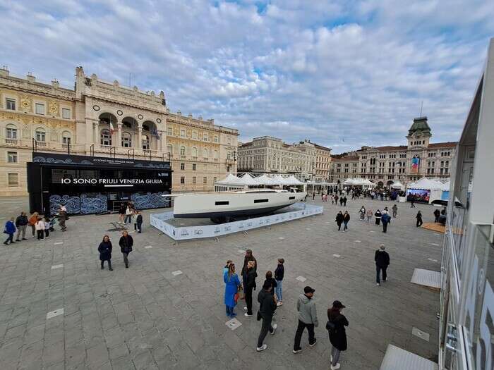 Barcolana 56: inaugurato Villaggio, in piazza Unità un Solaris50