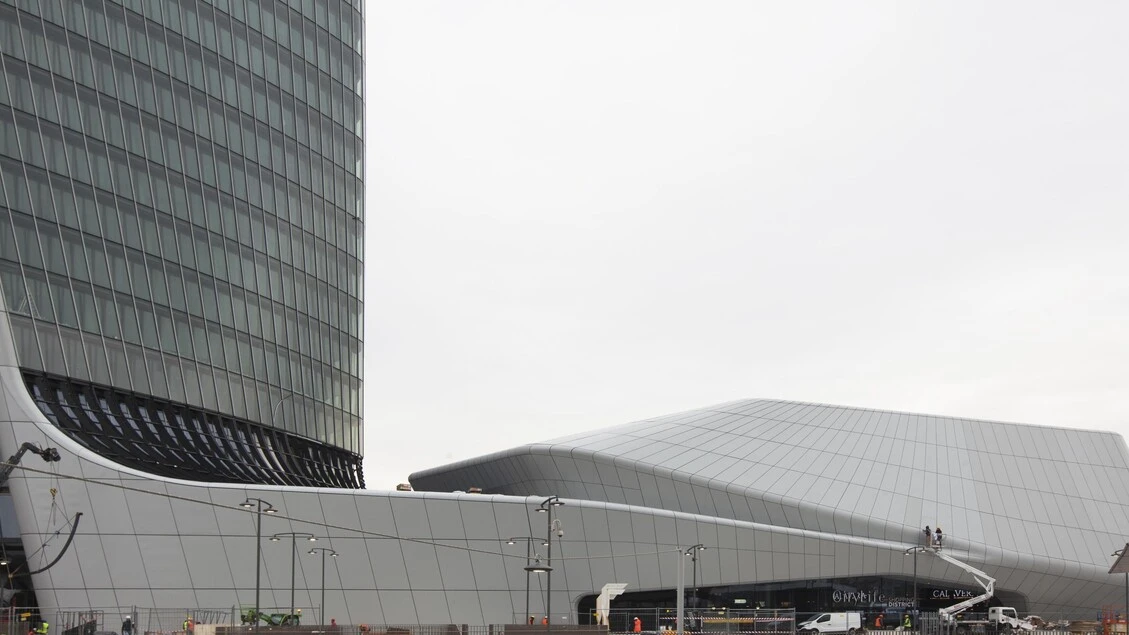 Savills, compravendite immobiliari commerciali +14% in Italia