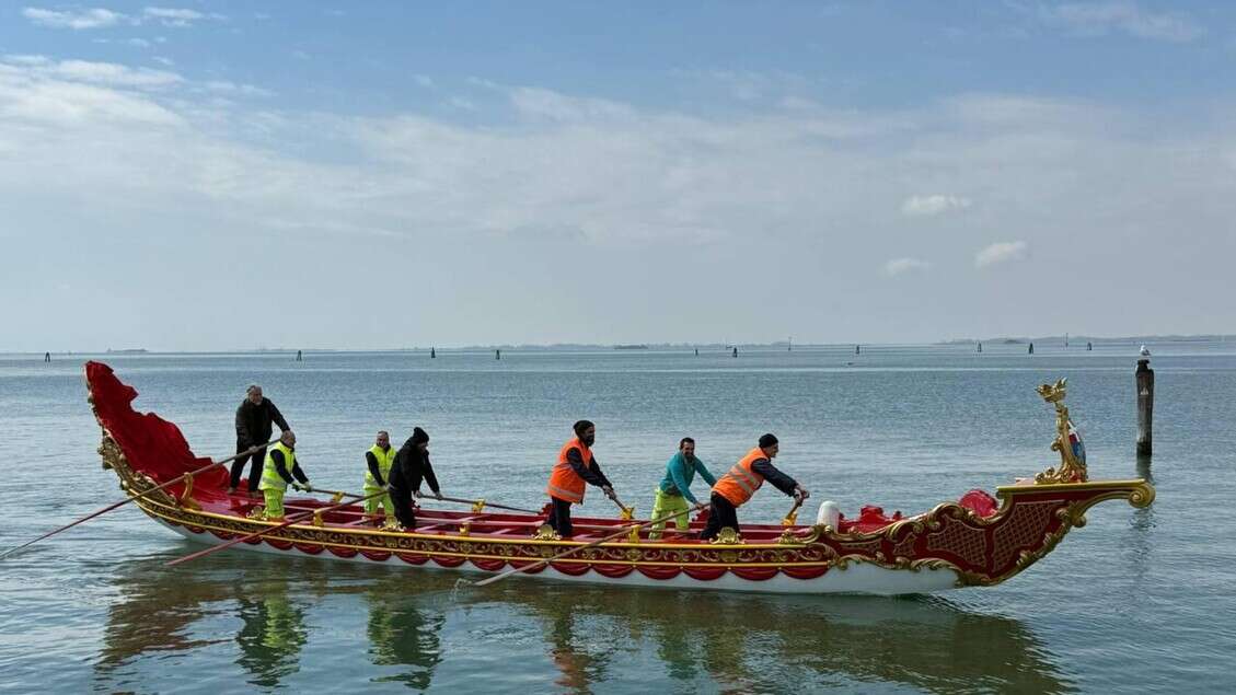 A Venezia torna a solcare la laguna la 'Bissona' Rezzonico