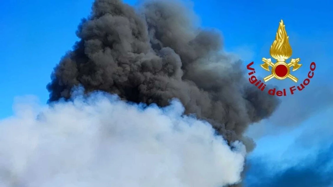 Giani, chiudere finestre raggio 5 km da discarica in fiamme