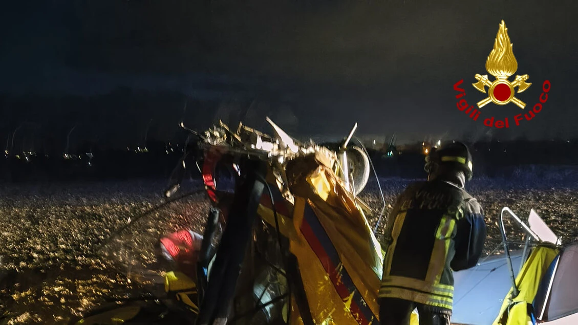 Atterraggio fuoripista con ultraleggero, ferite lievi per pilota