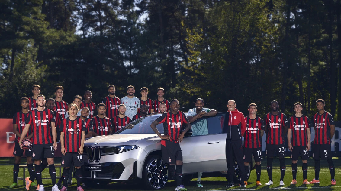 Bmw iX3 fa tappa a Milanello