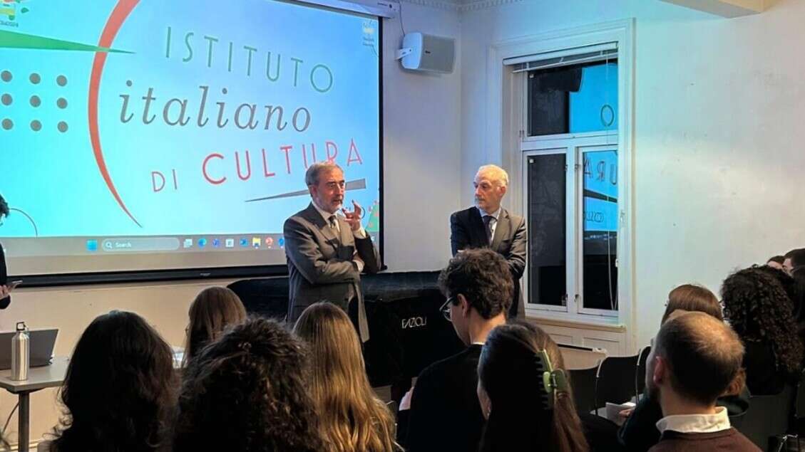 Ambasciatore Nicoletti incontra studenti italiani a Oslo