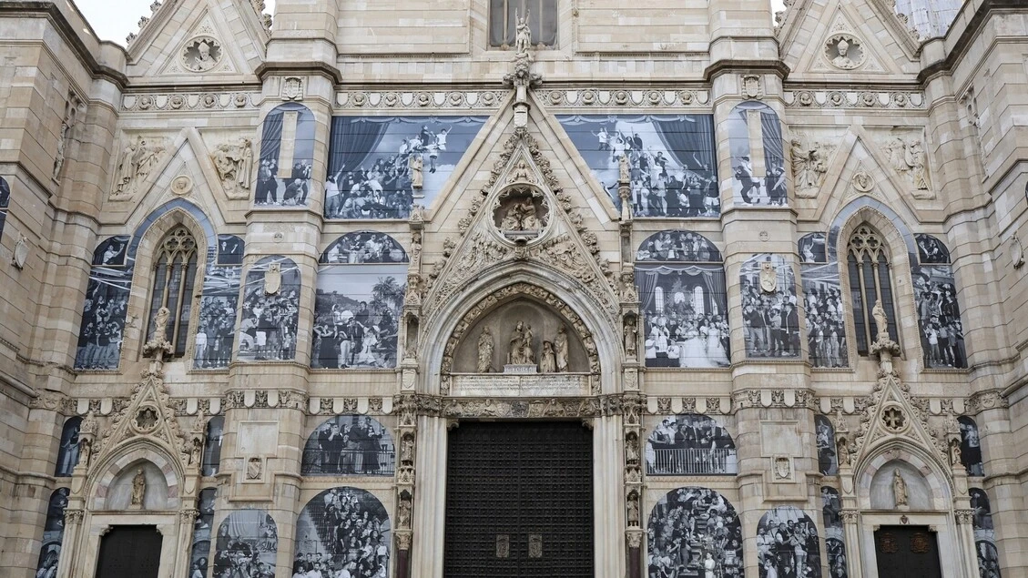 'Chi sei, Napoli?' di JR, sul Duomo ritratti di 606 cittadini