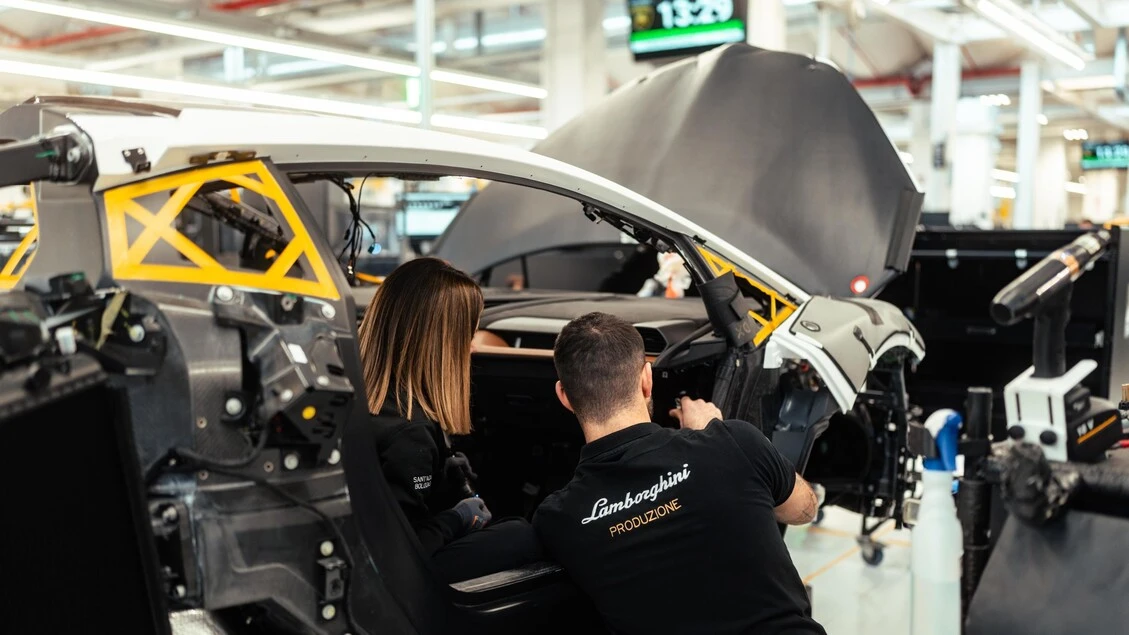 Report di sostenibilità Lamborghini, gamma di 3 supercar ibride
