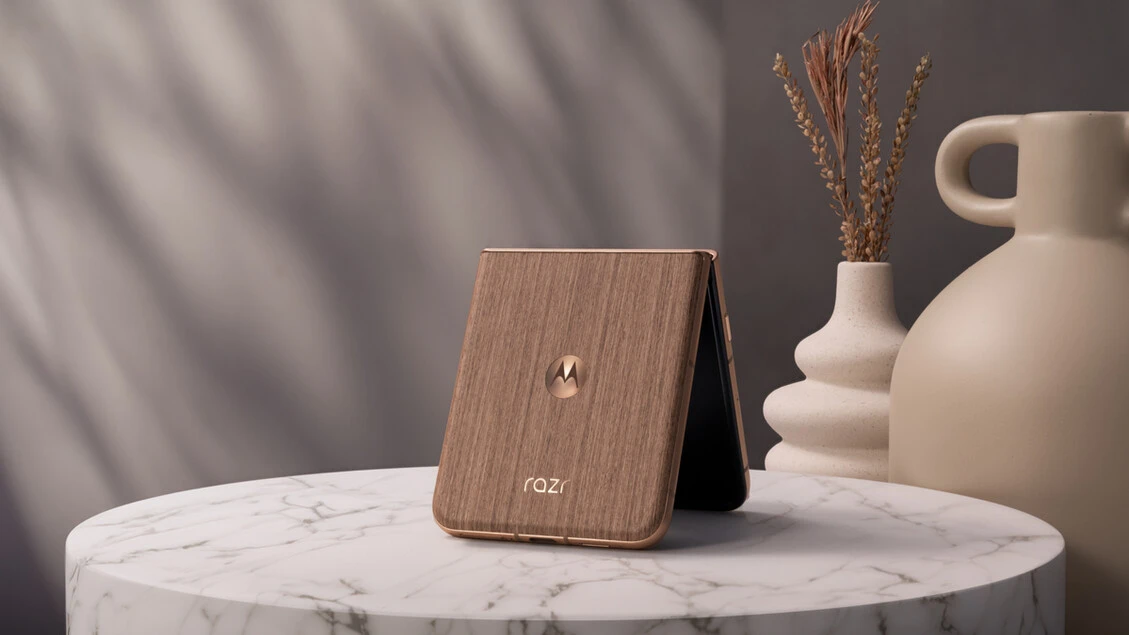 Motorola porta in Italia i primi telefoni con Perplexity AI