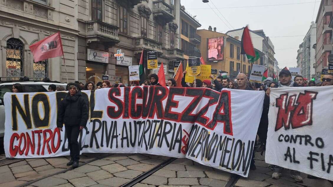 Corteo contro ddl sicurezza a Milano, 'non vogliamo zone rosse'