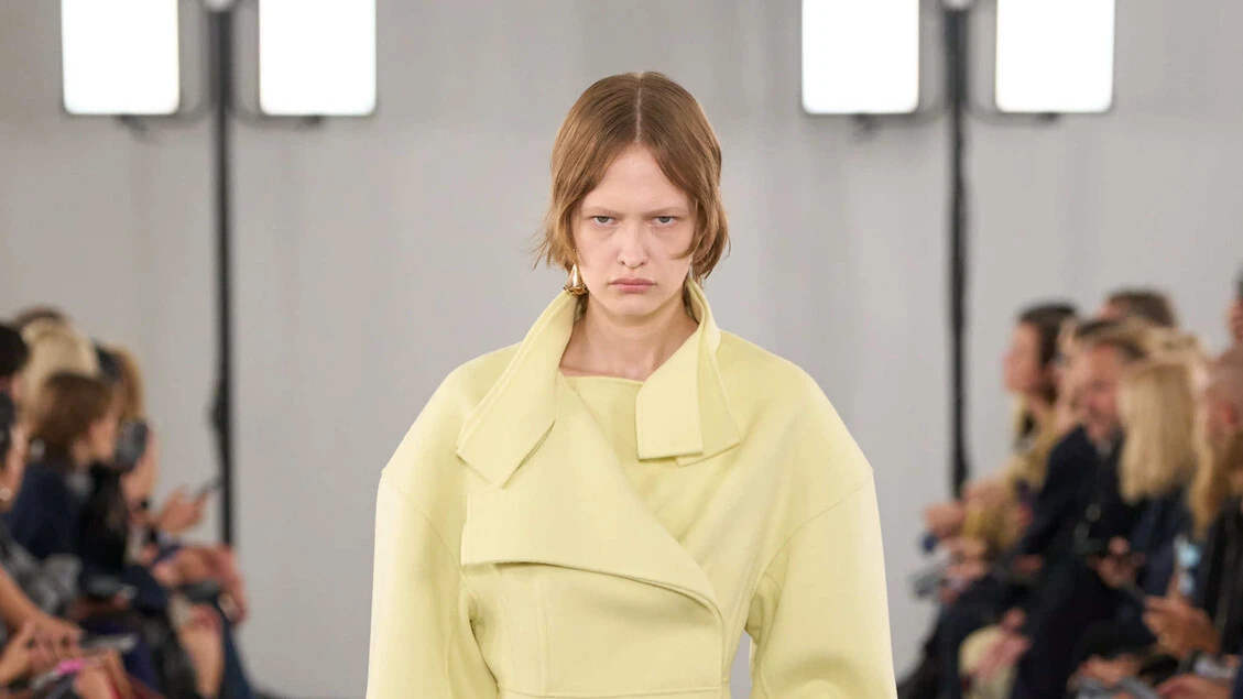 Sfila il minimalismo funzionale di Sportmax