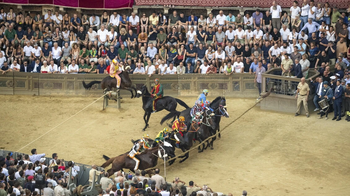 Palio Siena: estratte Leocorno, Onda, Civetta e Valdimontone