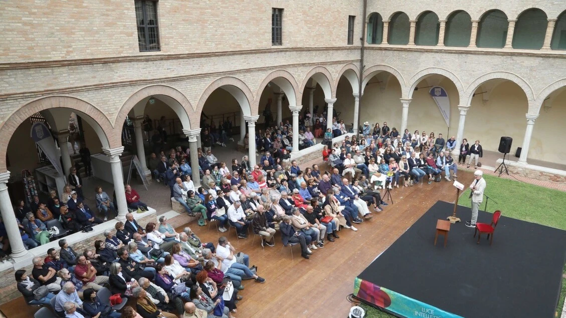 'Versi d'amore e prose di romanzi', torna Prospettiva Dante