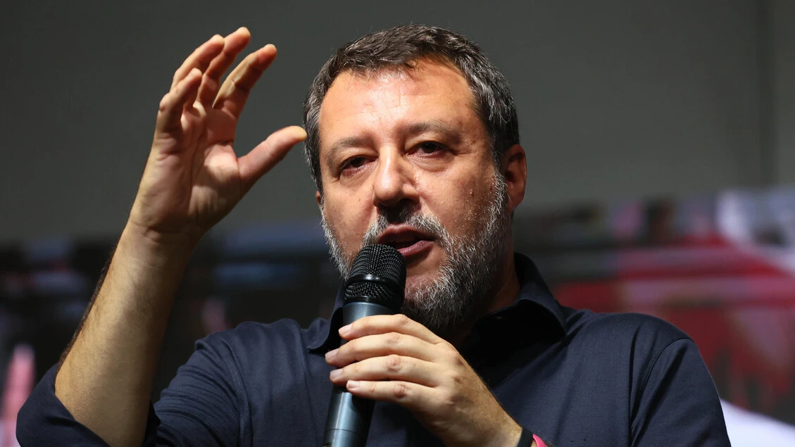 Salvini con i ministri nelle Marche: 'Siamo avanti, ma votate'