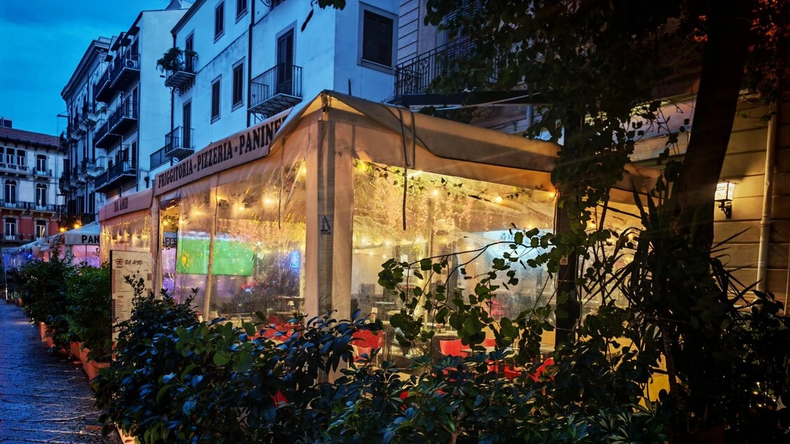 Pub aperti alla Champagneria dove è stato ucciso il giovane