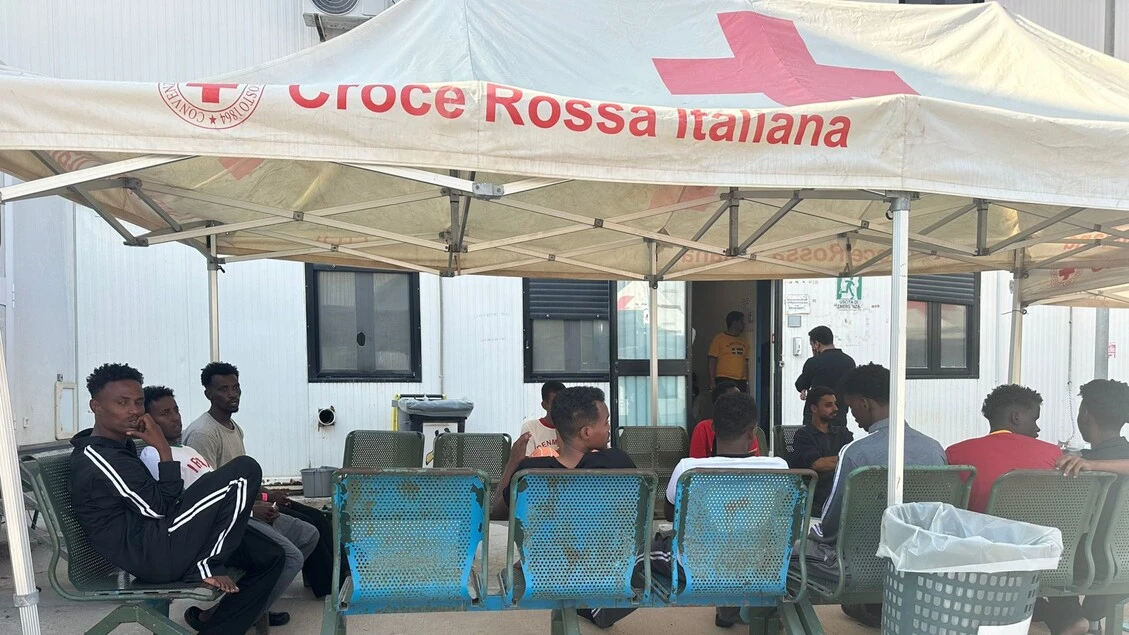 Riconosce in foto figlioletta e marito vittime nel naufragio