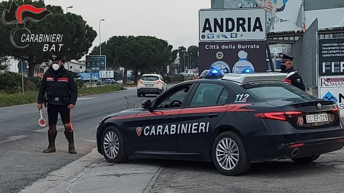 Precipita per 4 metri, grave operaio ad Andria