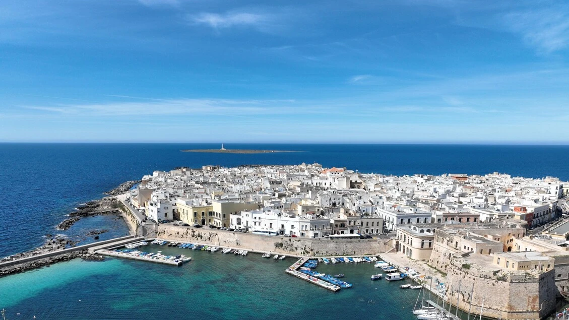 A Gallipoli vietato passeggiare in costume o a torso nudo