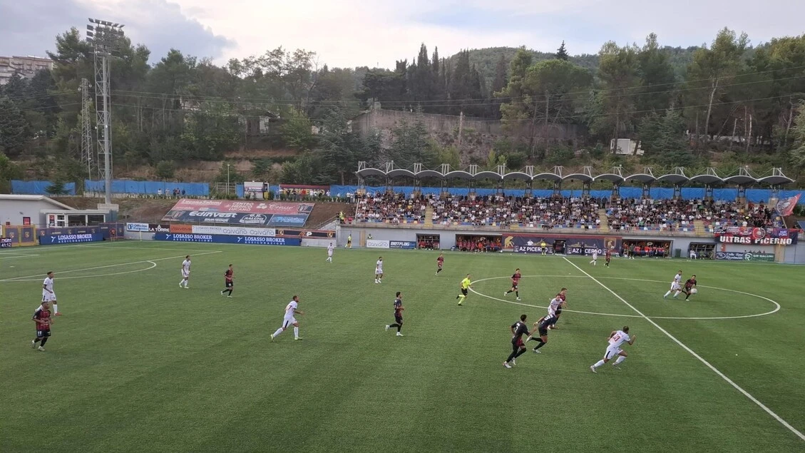 Calcio: in serie C il Picerno ha esonerato l'allenatore De Luca