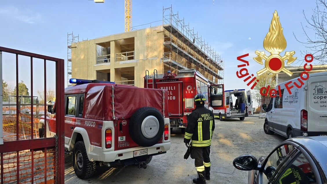 Operaio muore cadendo nel cantiere di una scuola nel comasco