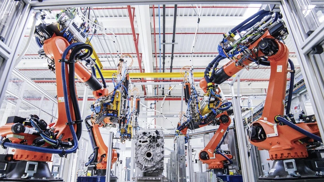 Mercedes GLC, inizia la produzione dei powertrain EV in Romania