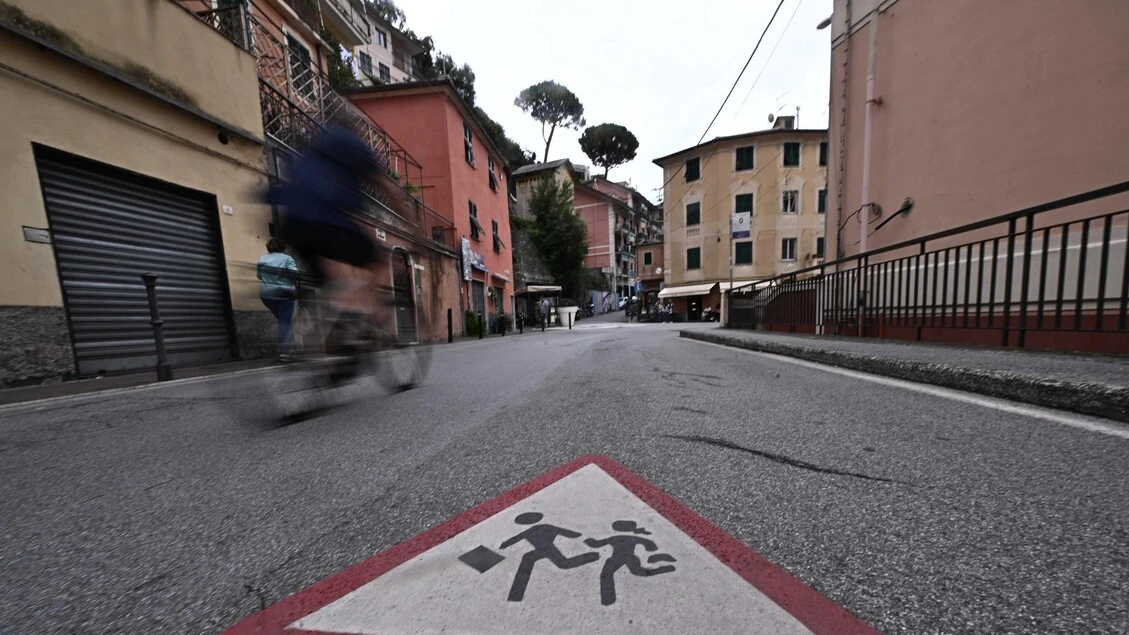 Papà spintona e prende a pugni maestra elementare a Piacenza