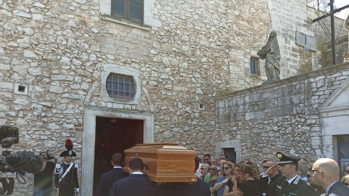 Carabiniere ucciso, aperta ad Ostuni camera ardente