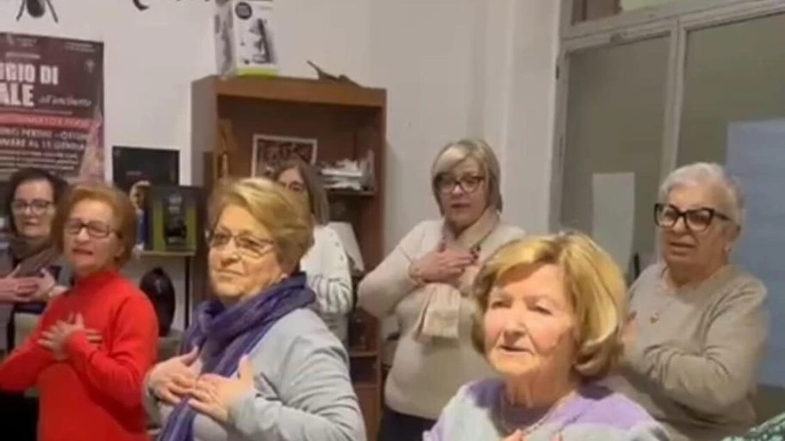 Le nonne di Ostuni ballano Espresso Macchiato, Cash le contatta