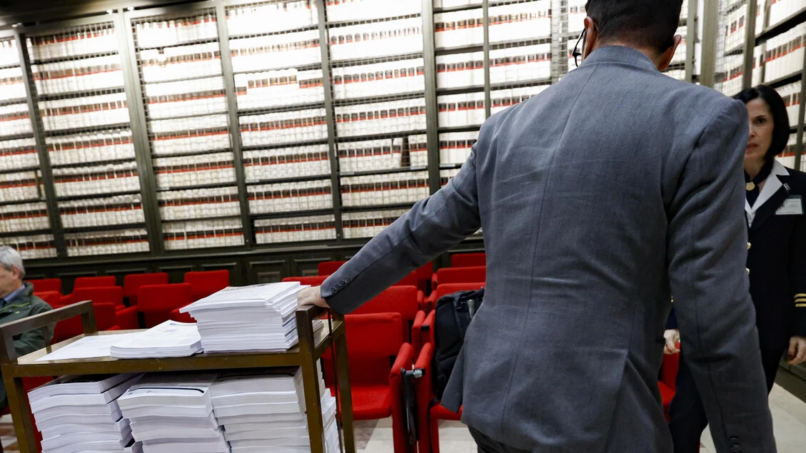Dl lavoro: opposizioni lasciano commissione, 'è una pantomima'