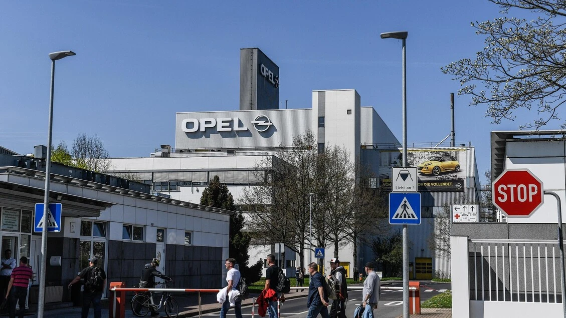 Les Echos, Stellantis mette 'in pausa' 6 siti europei