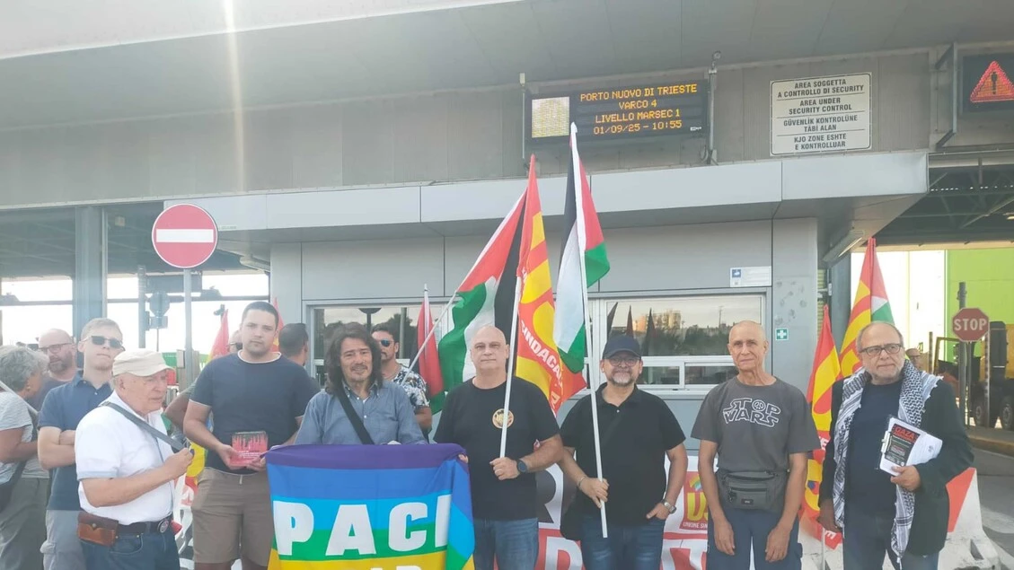 Sit in Usb per la pace davanti al porto di Trieste