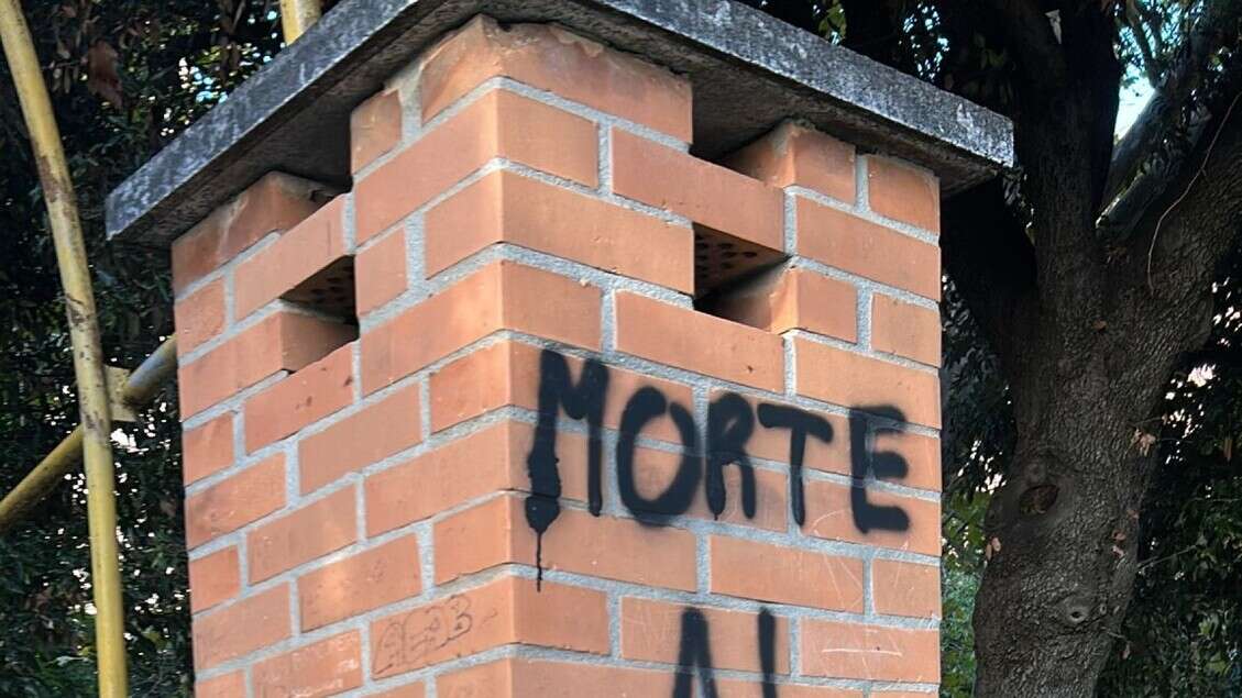 Pci, vandalizzata la nostra sede di Genova Prà