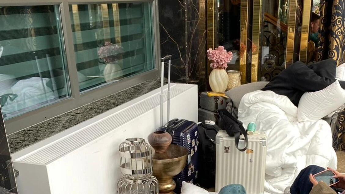 Volo cancellato a Reykjavík, 'notte in hotel ma per terra'