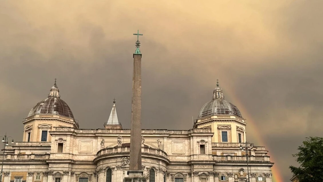 Mattarella a Santa Maria Maggiore visita la tomba di Papa Francesco