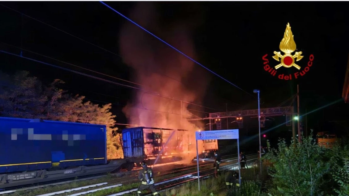 A fuoco un vagone merci nella notte, ora riaperta linea Sempione