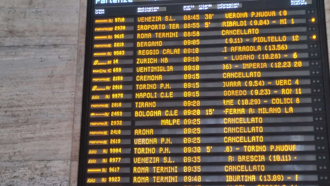 A Milano tanti treni cancellati causa sciopero