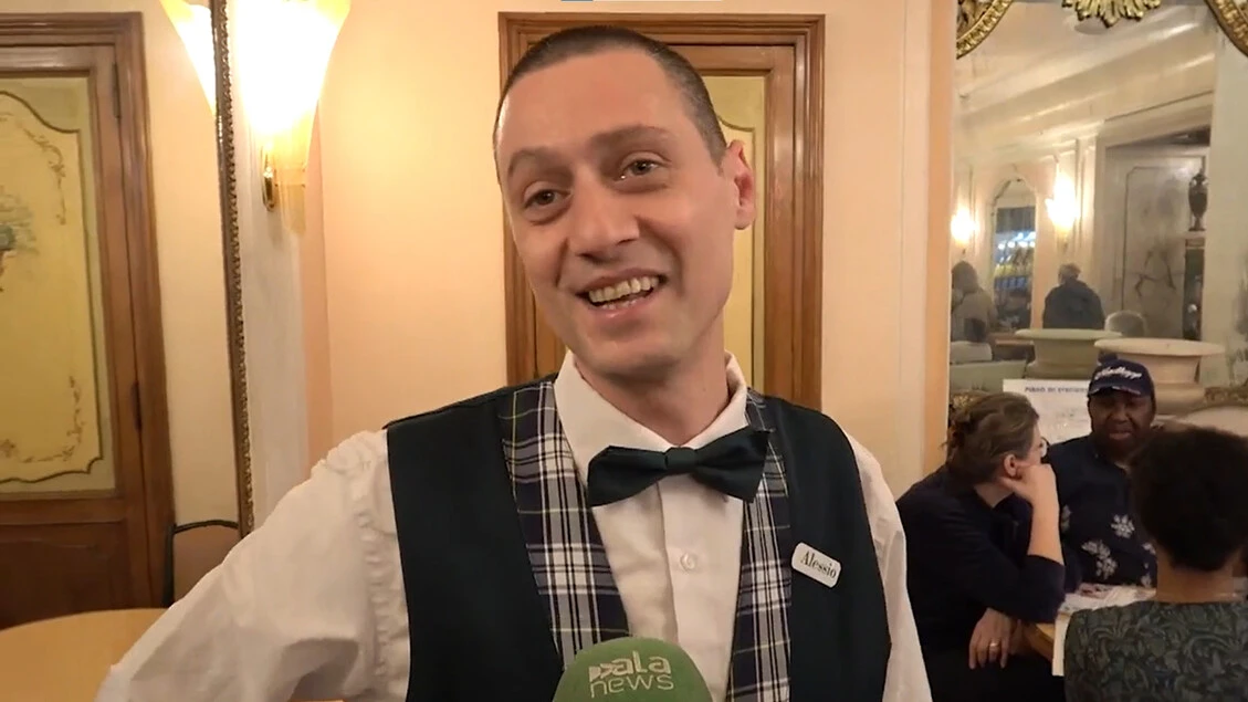 La regina Camilla prova il gelato di Giolitti, il cameriere: 