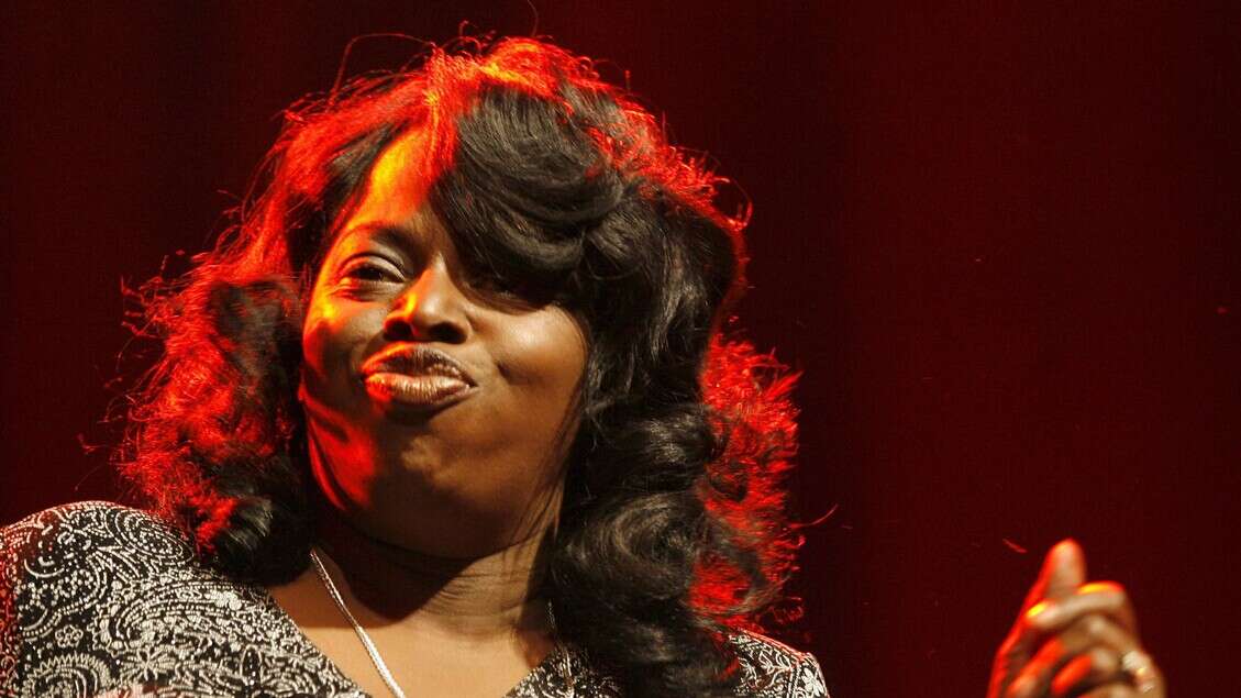 Addio Angie Stone, cantante soul muore in un incidente stradale