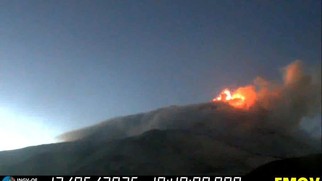 Etna 'stop and go', nuova attività stromboliana dal Sud-Est