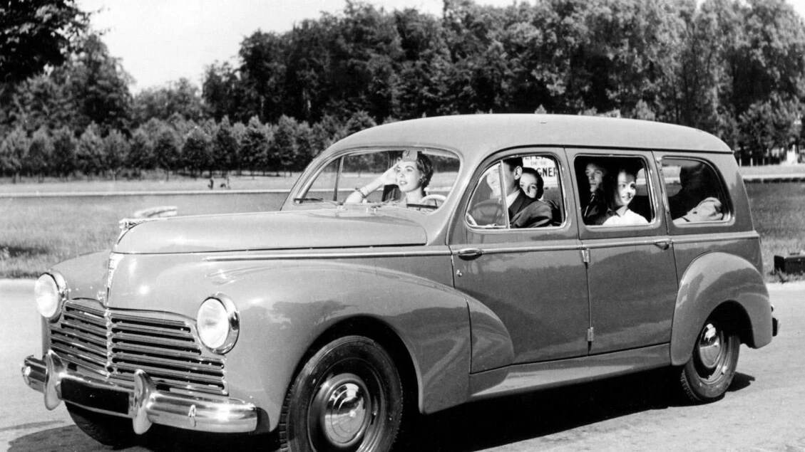 Peugeot, compie 75 anni la 203 Break, prima wagon europea