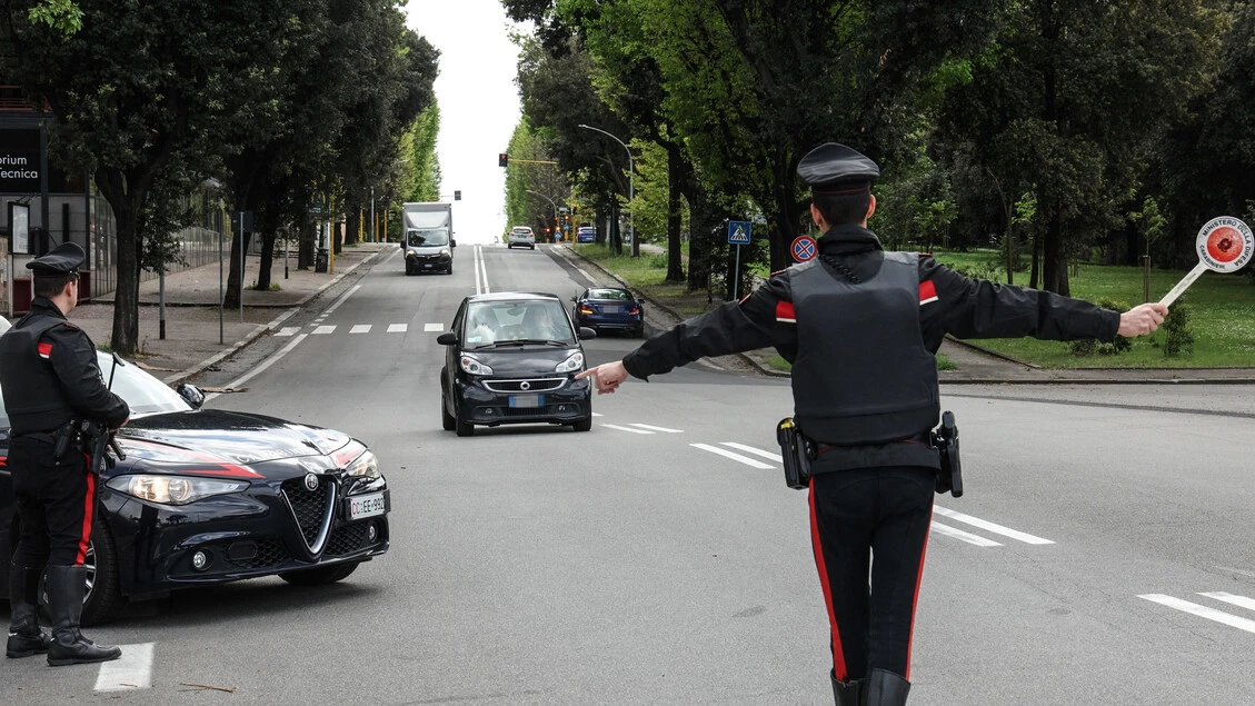 Fallito assalto a portavalori nel Barese, auto in fiamme