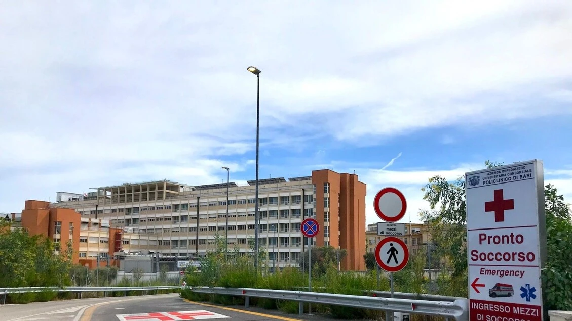 Pretende il ricovero della moglie e aggredisce i medici a Bari, arrestato