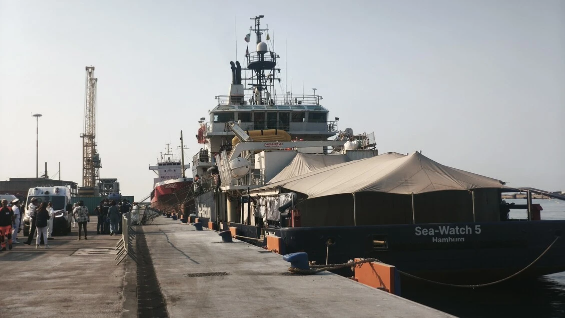 A Salerno la nave Sea Watch con 71 migranti
