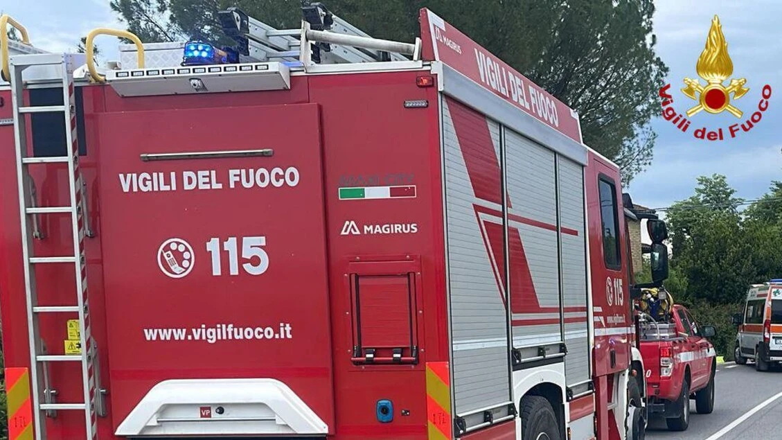 Impatto all'alba tra due auto nel Maceratese, una vittima